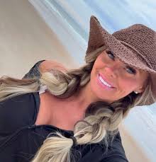 When in Rome …. Drink in Naples Fl! W @Bern Thompson and Jill Barton We've  all worked together through various careers in healthcare and construction.  … I like this part better. 💜 #