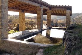 Il consorzio san casciano dei bagni terre e terme riunisce 36 soci e 46 differenti attività economiche, dalle strutture termali ai commercianti, dagli alberghi ai ristoranti, dagli agriturismi alle cantine del vino e dell'olio extra vergine, infine dai servizi agli artigiani. Free Spas Close To Country House Marilena La Casella In Umbria And Tuscany