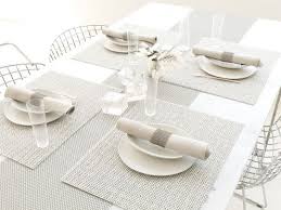 nappe deco chemin de table jolie deco pour belle table de repas spring table decor entertaining table settings chilewich