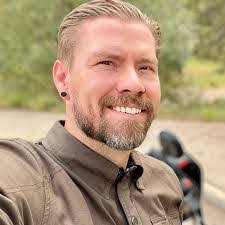 Dean Seavers's Instagram, Twitter & Facebook