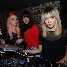 Pin By Georgie Collins On Hair Dark Roots Blonde Hair Blonde Bangs Dark Roots Blonde