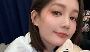 娱8嘴】李一桐回应录跑男“崩牙”！称啃鸡爪把牙崩了，当场用502粘回去-3万粉丝2万作品_娱乐视频-免费在线观看-爱奇艺