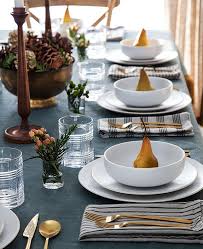 But instead of a brown charger, pick larger chargers with decorative patterns match plates with a color pulled from the decorative pattern. Best Holiday Homes Gorgeous Table Setting Inspiration Thanksgiving Table Settings Thanksgiving Table Table Settings