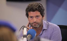 André claro amaral ventura (born 15 january 1983) is a portuguese jurist, politician, professor and former sports pundit. Extrema Direita Vox Anexou Portugal Ventura Nao Gostou E Exige Que Abascal Se Retrate Renascenca