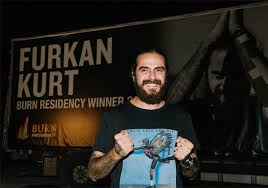 Furkan Kurt 10 Bin Dj Arasindan Birinci Oldu Mayk Sisman Ibiza Muzik Arama