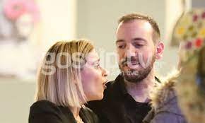 Φωτογραφίζεται με μαγιό στον 9ο μήνα της εγκυμοσύνης της και είναι πιο γλυκιά. Nantia Mpoyle Giwrgos Isaak E3odos Gia To Erwteymeno Zeygari Agriniopress