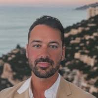 Robert Ellingham's Instagram, Twitter & Facebook