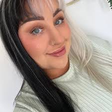 Sandy Hickey's Instagram, Twitter & Facebook