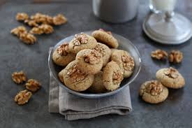 Recette Amaretti Aux Noix De Grenoble Aop En Pas A Pas Recette Noix De Grenoble Recette Noix Gateaux Et Desserts