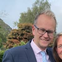 300+ profilů „Kidger“