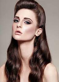 Rockabilly frisuren make up kleider 50er jahre look. Rockabilly Frisuren 50er Jahre Style Sehr Geschmackvolles Schminken Lange Haare Rockabilly Frisur 50er Jahre Frisur Frisuren