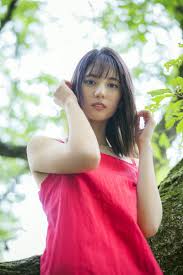 小坂菜緒（日语：小坂 菜緒／こさか なお kosaka nao */?，2002年9月7日－）是日本偶像藝人，為女子偶像組合日向坂46成員，同時是時尚雜誌《seventeen》專屬模特兒，大阪府出身。 2017年8月13日，小坂成功通過平假名櫸坂46第2期徵選。 å°å‚èœç·' æ—¥å'å‚46 1stå†™çœŸé›† å›ã¯èª° å°å‚ èœç·' é›†è‹±ç¤¾ã®æœ¬ å…¬å¼