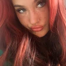 Lottie Manley's Instagram, Twitter & Facebook