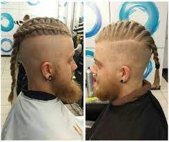 Tres Bel Exemple De La Coupe Undercut Avec Tressage De La Bande De Cheveux La Tresse Manqu Coiffure Cheveux Long Homme Astuces De Coiffure Styles De Coiffures