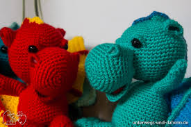 Abkürzungen lm =luftmasche m= masche fm=feste masche stb niedliche tierfiguren oder mangafiguren häkeln mit kostenlose amigurumi anleitungen. Amigurumi Anleitung Fur Einen Drachen Kleine Familie Rastlos De