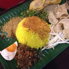 Usually a standard nasi kerabu comes with blue coloured rice (resulting from butterfly pea flower used in the cooking), protein of your choice, salted egg, vegetables, budu, and keropok. House Of Nasi Kerabu S Photo Malay Noodles Restaurant In Batu Caves Klang Valley Openrice Malaysia