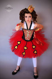 Disfraz de alicia de las maravillas para mujer. Fabuloso Del Tipo Disfraz Reina Roja Tu Hija Seguramente Sera El Centro De Atencion En Este Vestido Ma Red Queen Costume Queen Costume Disney Princess Dresses