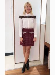 Monday june 19 3:46 pm. Holly Willoughby News This Morning Host Wears Leg Baring Mini Skirt On Itv Express Co Uk