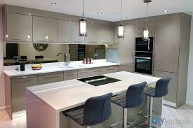 An Innova Altino Champagne High Gloss Kitchen High Gloss Kitchen Kitchen Unit Designs Diy Kitchen