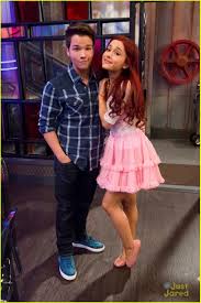 S1 Ep23 Thekillertunajump Freddie Jade Robbie Freddie And Cat Cat Valentine Outfits Sam And Cat Cat Valentine