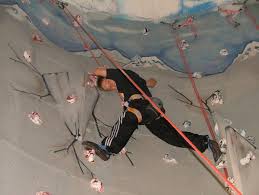 Totalt har vi bygget ca 400m^2 klatreflate med buldring, og 1600m^2 fordelt på 76 linjer med tauklatring og autobelay. Klatresenter Pa Forsand Family Activities Forsand Norway