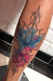 Mandala style tattoo done with pointillism. Westend Tattoo Wien Tattoo Linework Tattoo Lotusflower Tattoo Watercolor Tattoo Watercolor Mandala Lotus Tat Line Work Tattoo Feather Tattoos Leg Tattoos