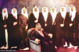 صورة تاريخية نادرة تجمع الملك عبدالعزيز طيب الله ثراه مع عدد من أبنائه من اليمين الملك عبدالله الملك فهد الأمير سعد الأمير محمد الملك سعود ال Concert