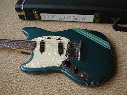 Up Close Pics Of Kurt Cobain S 1969 Fender Mustang Kurt Cobain Kurt Cobain Mustang Fender Guitars