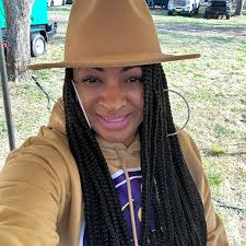 What open mics and karaoke opportunities are available in Richmond?