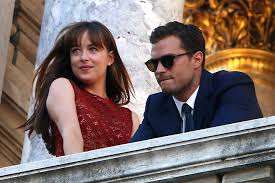 Jamie dornan et dakota jonhson. Jamie Dornan Dakota Johnson Are Tres Chic While Filming Fifty Shades Darker In Paris