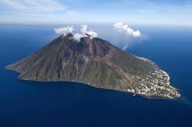 Meteor fireball or ufo flies over erupting etna volcano on march 31, 2021. Hiking Mount Etna In Sicily Italy The Globetrotting Detective
