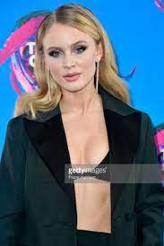 Zara Larsson Wearing Nalo Extended Earrings From The Jennifer Zeuner Jewelry Collection Shop Look At Jenniferze Celebrity Style Women Essentials Zara Larsson