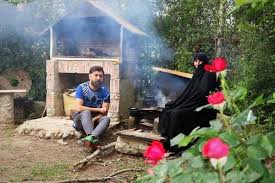 مادر علی انصاریان پس از شنیدن خبر درگذشت فرزندش به اورژانس منتقل و در بیمارستان بستری شد. ÙˆÙ‚ØªÛŒ Ø¹Ù„ÛŒ Ø§Ù†ØµØ§Ø±ÛŒØ§Ù† Ø¨Ù‡ Ù…Ø§Ø¯Ø±Ø´ Ø¯Ø± Ø´Ø¬Ø§Ø¹Øª Ø§ÙØªØ®Ø§Ø± Ù…ÛŒÚ©Ù†Ø¯ ØªØµØ§ÙˆÛŒØ±