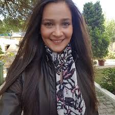 Gülsim ali, ilk olarak 2012 yılında gösterilen başrolünde hazal kaya'nın oynadığı son yaz balkanlar dizisinde rol aldı, ardından 4 bölümlük seddülbahir 32 saat dizisinde hemşire rolünü oynadı. Gulsim Ali Ilhan Kimdir