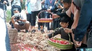 Ustadz maaher berpulang ke tuhan yang maha esa saat berada di rumah tahanan bareskrim polri, jakarta selatan. Xflsswzmrn1h8m