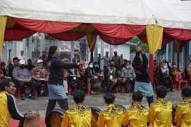 Rapai Debus dan Saman Pukau Peserta Muskomwil I Apeksi di PLTD Apung