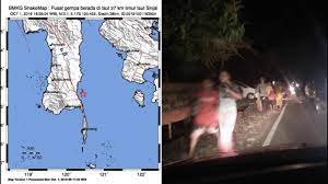 Gempa bumi hari ini di sumatera barat. Gempa Bumi Hari Ini Di Sinjai Warga Panik Dan Berlarian Youtube