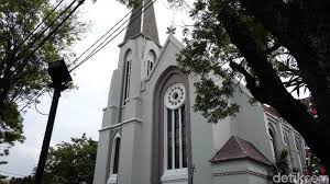 C f c tak kusangka kita dapat bertemu f g c sekian lama kita tak berjumpa c f betapa hatiku sangat bahagia c g c g. Gereja Tua