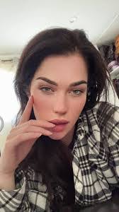 Evelyn Morel's Instagram, Twitter & Facebook