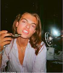 13:35 edt, 28 october 2020 | updated: Damian Hurley Enjoys The Happiest Night As He Reunites With His Friends At A Dinner Party Readsector