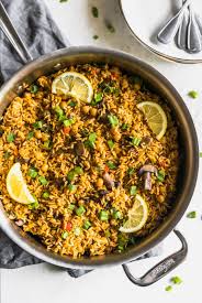 A Quick And Easy Vegetarian Paella Made With Brown Rice Garbanzo Beans Mushrooms Red Pep Vegetarian Paella Vegetarian Recipes Easy Vegetarian Recipes Dinner