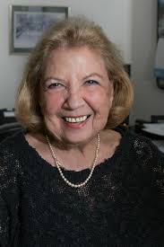 Estelle Benson's Instagram, Twitter & Facebook