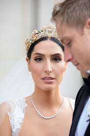 25 Bold Lipstick Ideas for Every Type of Bride