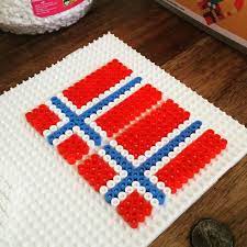 Norsk og samisk flagg i kryss. Norwegian Flag 17 Mai May Hama Beads Perler Fuse Aktiviteter Broderimonster Kunst Og Handverk