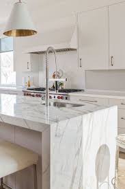 31 Luxury Calacatta Gold Marble Backsplash Countertop Ideas In 2020 White Marble Kitchen Island Calacatta Gold Marble Marble Kitchen Island