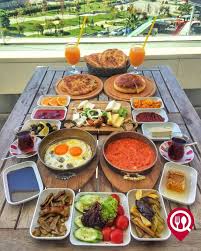 Klasik Koy Kahvaltisi Neli Pide Gurme Istanbul Atasehir Bulvar 216 Calisma Saatleri 10 00 22 00 0 216 360 52 52 40 Tl Ki Yemek Yemek Sunumu Meze