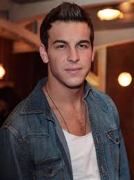 Mario Casas es 'Carne de Neón' en la nueva comedia negra de Paco Cabezas