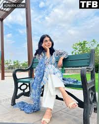 Areeka Haq Sexy Social Media Photos Collection - AZNude