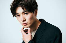 吉沢亮風ヘアスタイル トレンド感抜群 クール ハンサムショート bangs バングス ハンサムショート 髪型 丸顔 成田凌 髪型