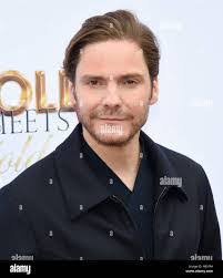 Daniel Cesar's Instagram, Twitter & Facebook